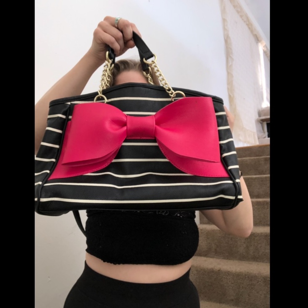 B E T S E Y  J O H N S O N>> Messenger bag/ purse